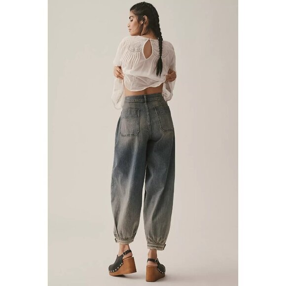 Pilcro Pleated High-Rise Balloon-Leg Jeans 32 - Picture 3 of 4
